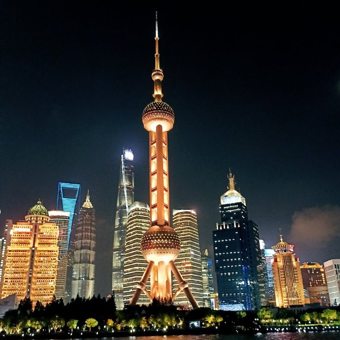 上海，国际化大都市的崛起之路与面临挑战