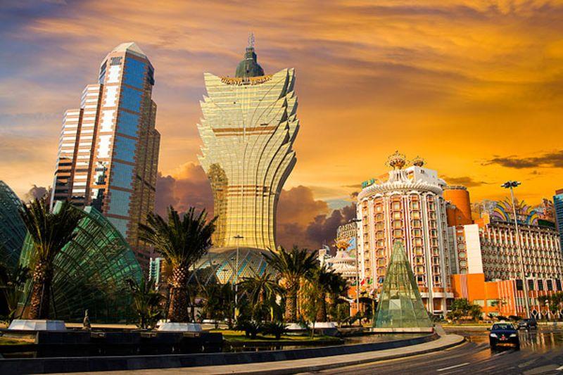 澳门，向尊敬的听众朋友们致意